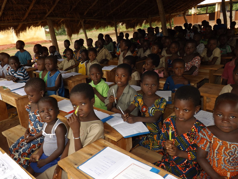 I Bambini Di 176 Scuole Africane Ricevono Libri Prodotti Da Canon BitMat